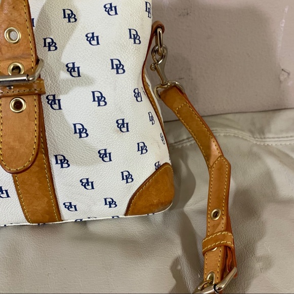 Dooney & Bourke White Leather Domed Satchel Bag - Picture 4 of 15